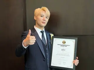 คิมจุนซู (Xia) ได้รับรางวัล ``รางวัลความภักดีของลูกค้าแบรนด์''... ``มันมีความหมายมากกว่านั้นมากเพราะนี่เป็นครั้งแรกที่ฉันได้รับรางวัลนี้''