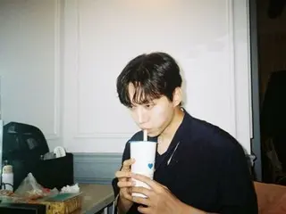 “2PM” จุนโฮดูน่ารักเมื่อดื่มเครื่องดื่ม...ออร่าพิเศษในความมืด