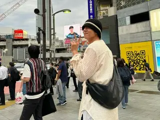 นักแสดงแชจงฮยอบถ่ายรูปตัวเองบนกระดานข่าวอิเล็กทรอนิกส์ในชิบูย่า... “ฉันเอง”