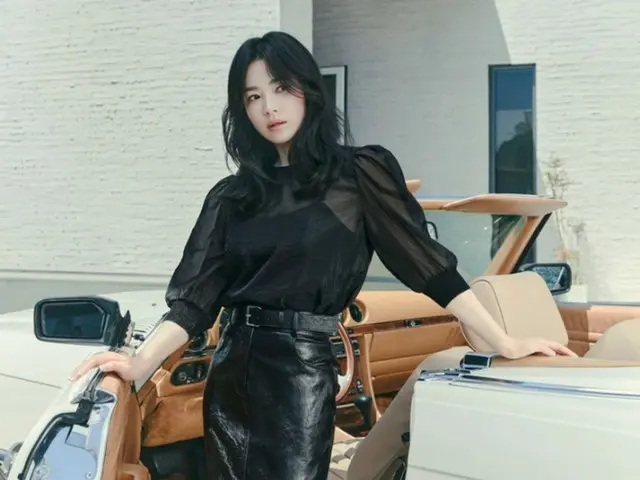 นักแสดงหญิงซงฮเยคโย (Song Hye Kyo) ปล่อยภาพ...เธอดูสง่างามในชุดเสื้อชั้นในสีดำ