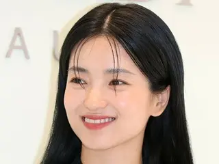 [ภาพ] Kim TaeRi ร่วมกิจกรรมเปิดร้าน Prada Beauty pop-up ที่ระลึก... ยิ้มอ่อนโยน