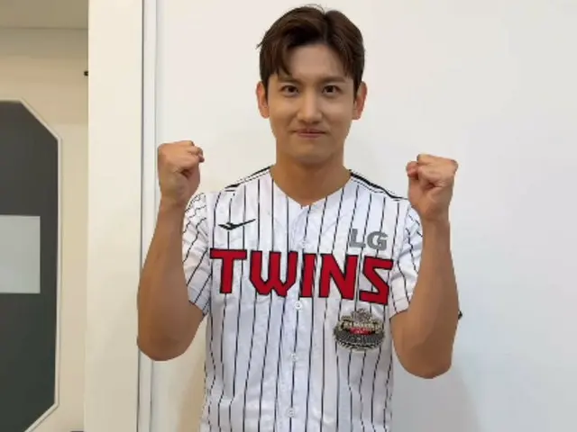 “TVXQ” ชางมินสวดภาวนาขอให้ LG Twins คว้าชัย... “ผมรอดูการแสดงที่ยอดเยี่ยมจนจบ” (พร้อมวิดีโอ)