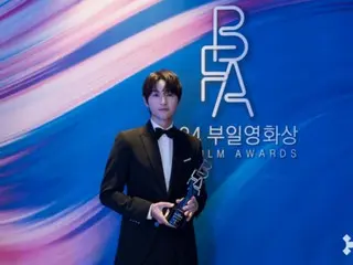 นักแสดงซงจุงกิได้รับรางวัลนักแสดงสมทบชายยอดเยี่ยมจากงาน Busil Film Awards จากภาพยนตร์เรื่อง “In This Bastard World”