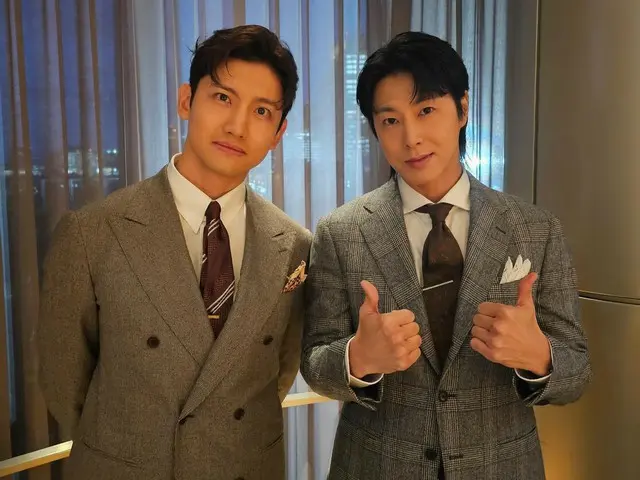 "TVXQ" ชางมินร่วมพิธีประดับไฟร่วมกับยุนโฮ (U-KNOW)... สายตาจับจ้องไปที่ชุดสูทสุดวิเศษ