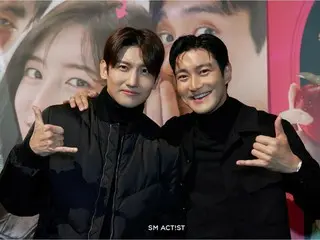 "TVXQ" ชางมิน & "SUPER JUNIOR" ซีวอน ทูช็อตอุ่นหัวใจ...ร่วมแสดงความยินดีบนเวทีก่อนฉายภาพยนตร์เรื่อง "เทพนิยาย แต่หนุ่มห้ามดู"
