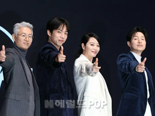 [ภาพถ่าย] Kim Hye Soo, Jung Sung Il และ Joo Jong Hyuk เข้าร่วมการนำเสนอการผลิตซีรีส์ Disney+ เรื่อง “Behind the Trigger News”