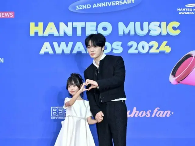 เจ-จุน เข้าร่วมงานพรมแดงรางวัล Hanteo Music Awards พร้อมกับคู่หูสุดน่ารักของเขา