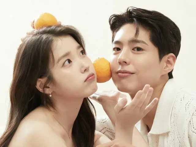 IU เผยภาพเบื้องหลังสุดซึ้งจากภาพคู่กับ Park BoGum...เบื้องหลังฉาก "Thank you for your hard work"