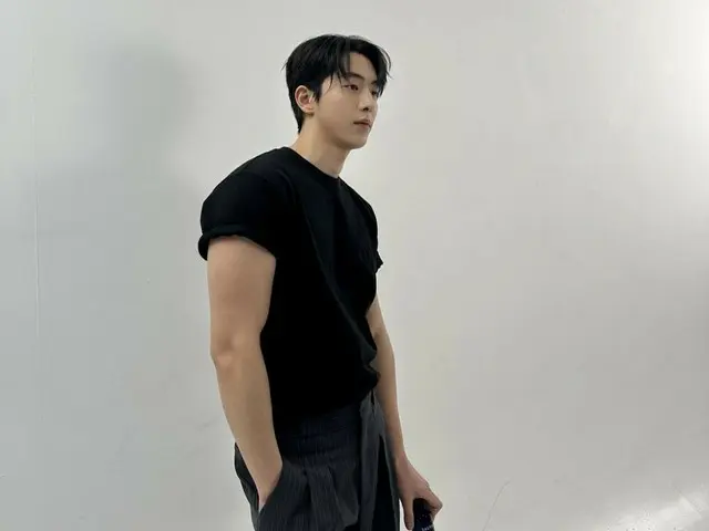 นักแสดงนัมจูฮยอก เปิดเผยภาพเบื้องหลังการถ่ายทำแฟชั่นของเขา...ภาพลักษณ์ที่ดูเป็นผู้ใหญ่ขึ้นของเขาเป็นประเด็นร้อน
