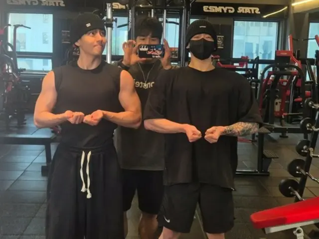 V และ JUNG KOOK แห่ง BTS เผยด้านที่แข็งแกร่งของพวกเขาขณะปกป้องประเทศ... แม้แต่การพบกับนักแสดง Song Kang