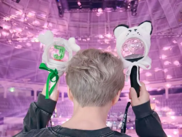 เจจุนแบ่งปันความตื่นเต้นก่อนคอนเสิร์ตที่โซล...พร้อมแล้วกับแท่งไฟของเขา