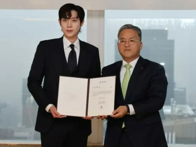 นักแสดงหนุ่ม คิมยองแด ได้รับเลือกเป็นนายแบบโปรโมทกระแสเกาหลีของโรงแรม Lotte Hotel... จัดงานแฟนมีตติ้งพิเศษกับแฟนๆ ทั้งในเกาหลีและต่างประเทศอย่างประสบความสำเร็จ
