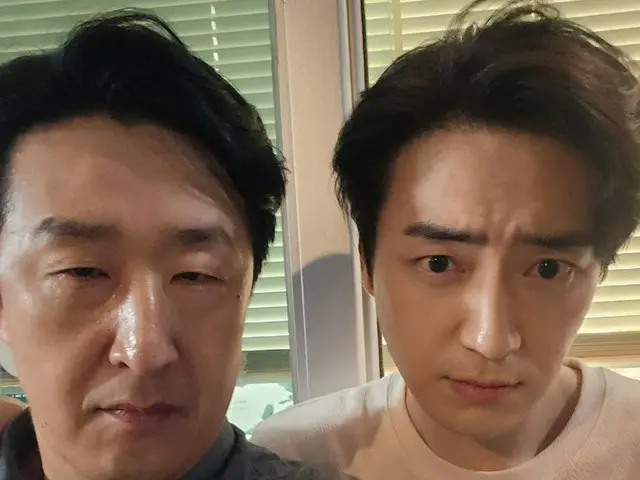 นักแสดงหนุ่มฮยอนบงซิก เผยแพร่ภาพของเขากับนักแสดงหนุ่มอีจุนฮยอก ซึ่งมีอายุเท่ากันกับเขา... "แก๊งค์สเตอร์วานิลลานม"