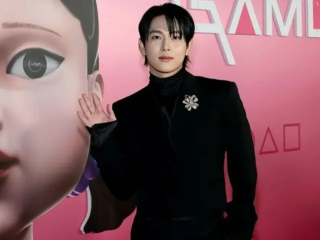 ยิม ซิวาน เผยเสน่ห์ในชุดดำล้วน