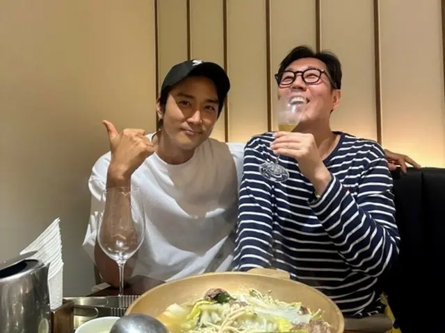 ซงซึงโฮขอบคุณคิมยองชอลสำหรับรถคาเฟ่