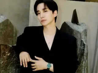 จุนโฮ 2PM สง่างามและเซ็กซี่ในชุดดำขาว... ราวกับเจ้าชายแห่ง Piaget