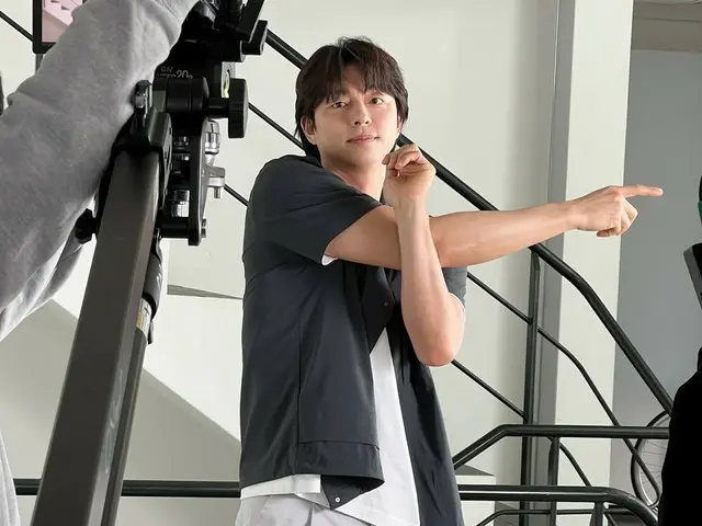 นักแสดงกงยูเผยภาพเบื้องหลังการถ่ายแบบของเขา... รูปลักษณ์ที่ดูอ่อนเยาว์ทำให้ยากที่จะเชื่อว่าเขาอายุ 40 กว่าแล้ว
