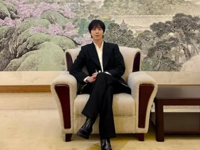 จองยงฮวา CNBLUE เผยลุคสูทสุดเท่ของเขา... จากหนานจิงสู่โตเกียว