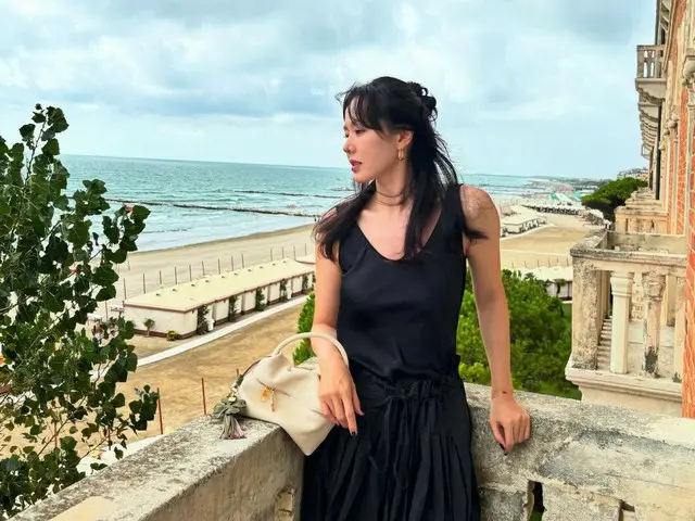 นางเอกสาว ซอนเยจิน เทพธิดาในชุดดำ ปรากฏตัวที่เวนิส