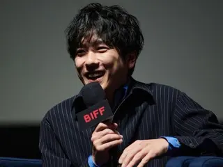 นิโนะมิยะ คาซูนาริ แห่งวงอาราชิ ปรากฏตัวที่ "Actors House" ในเทศกาลภาพยนตร์นานาชาติปูซานครั้งที่ 30 (BIFF)... "ตอนนี้ถึงคราวของฉันที่จะมาเกาหลีแล้ว และฉันหวังว่าจะได้เห็นคุณในละครเกาหลี"