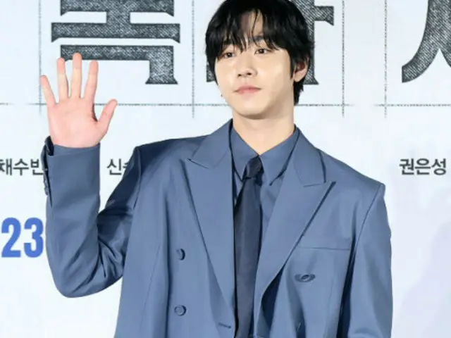 อันฮโยซอบ คว้ารางวัลศิลปินหน้าใหม่ในงาน "Beautiful Artist Awards"