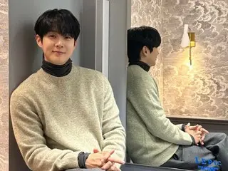 การอัปเดตล่าสุดของนักแสดงชเวอูชิกเผยให้เห็นความงามแบบแมนๆ ของเขา... เขายังโปรโมตละครของเขาอย่างกระตือรือร้นอีกด้วย