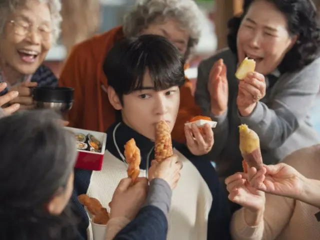 คัง ฮานึล และ ชา อึนอู (ASTRO) ร่วมแสดงในภาพยนตร์เรื่อง "First Ride" ซึ่งครองอันดับหนึ่งในบ็อกซ์ออฟฟิศของเกาหลีในช่วงสุดสัปดาห์แรกที่เข้าฉาย