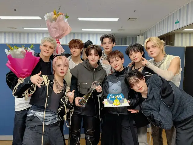 "&TEAM" คว้าอันดับ 1 ในรายการ "Music Bank" คว้าทริปเปิลคราวน์... "นี่คือรางวัลพิเศษที่ LUNÉ มอบให้เรา และเราจะตอบแทนพวกเขาด้วยการแสดงที่ยอดเยี่ยม"