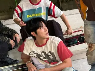 "TVXQ" ยุนโฮ (U-KNOW) เพิ่มความแมนให้กับตัวเองด้วยเสื้อกล้ามเรียบง่าย