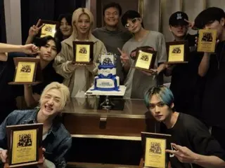 Stray Kids อวดเงินที่ได้รับจาก JY Park (ปาร์คจินยอง)... "พวกเขาสามารถอวดเงินนั้นได้ตลอดชีวิต"