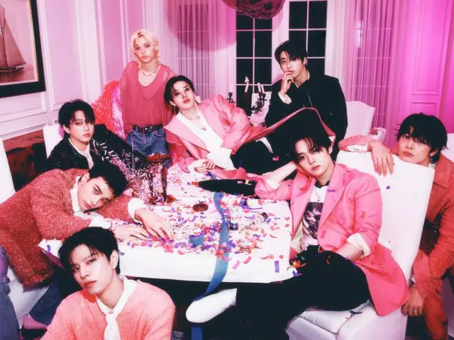 วง "Stray Kids" จะแสดงเพลงคริสต์มาสยอดนิยม "Christmas Love" ในรายการ "CDTV Live! Live! Christmas LOVE" ทางช่อง TBS ในวันจันทร์ที่ 15 ธันวาคม
 จะมีการออกอากาศทางโทรทัศน์เป็นครั้งแรกในงาน "SONG Fes"