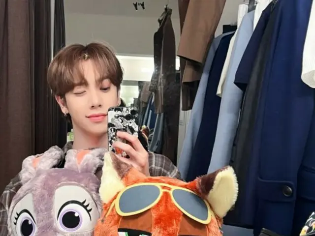 คาซึตะจาก "n.SSign" ขยิบตาให้กล้อง! ... เสน่ห์น่ารักขณะถือตุ๊กตา