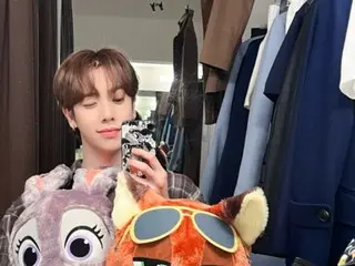 คาซึตะจาก "n.SSign" ขยิบตาให้กล้อง! ... เสน่ห์น่ารักขณะถือตุ๊กตา